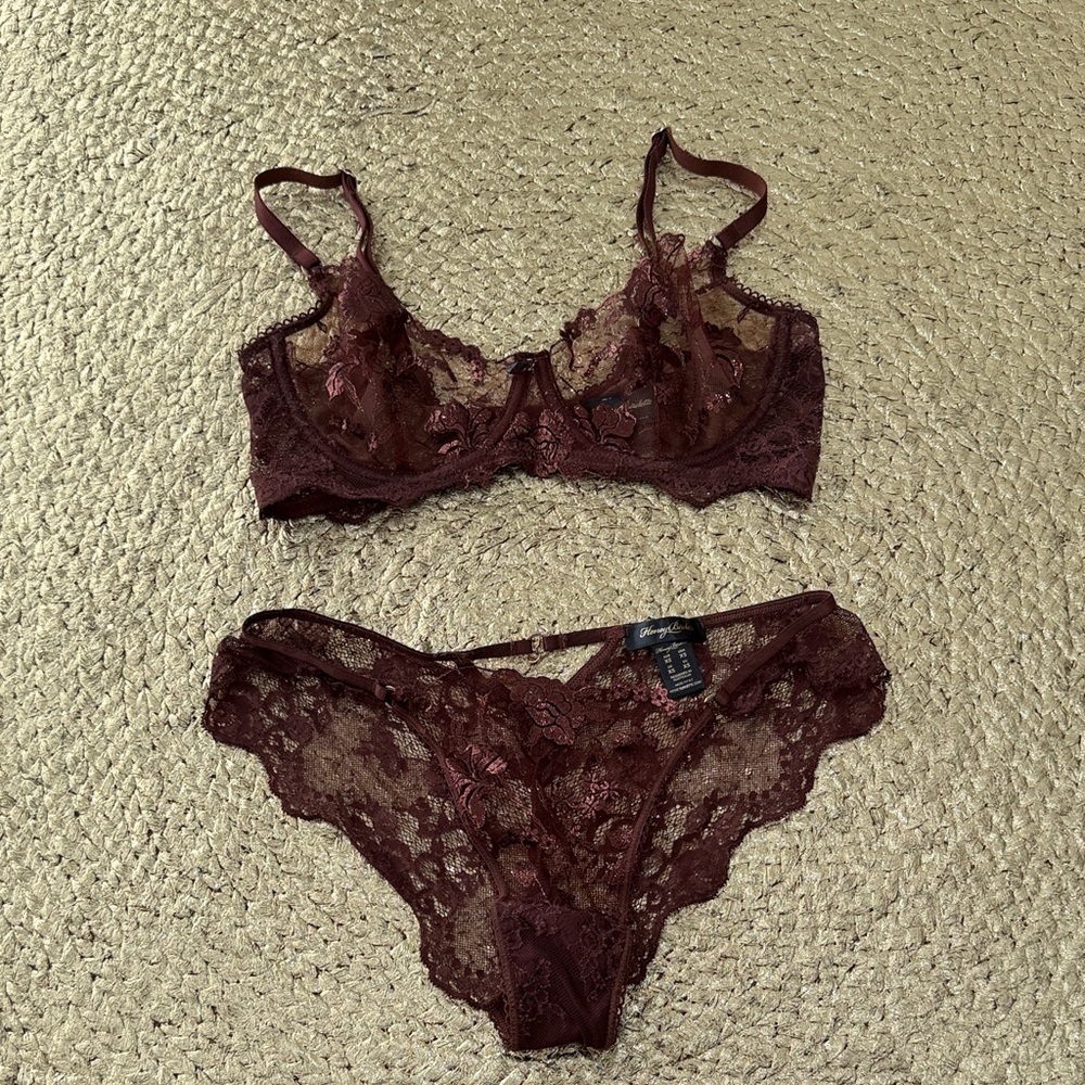 Elegant Lace Burgundy Lingerie Set